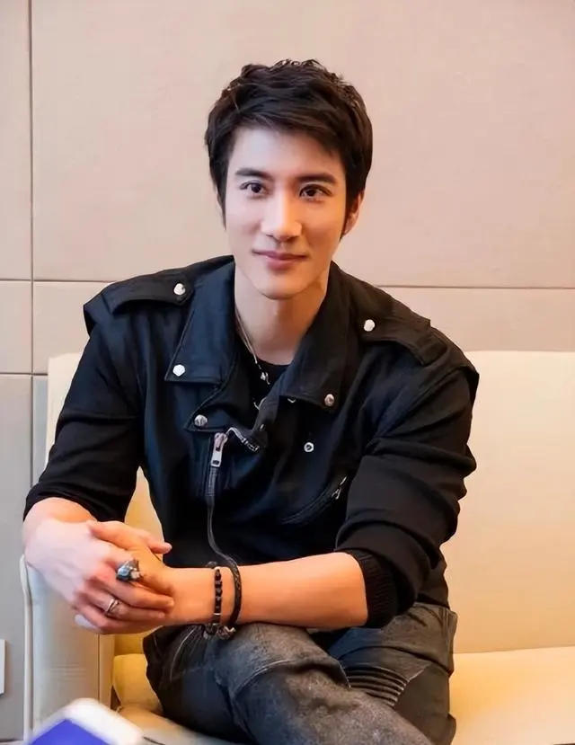 王力宏出庭老态毕露：离婚竟没有赢家？他缘何走到这一步丨晚八点娱闻