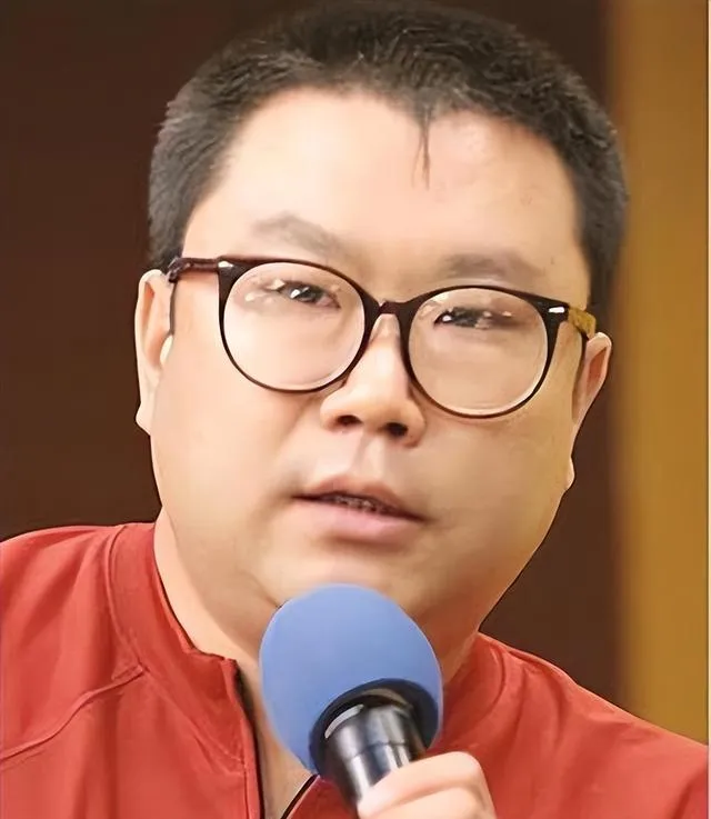 尹相杰现状：靠接商演生活，体态消瘦判若两人，和小妻子很恩爱