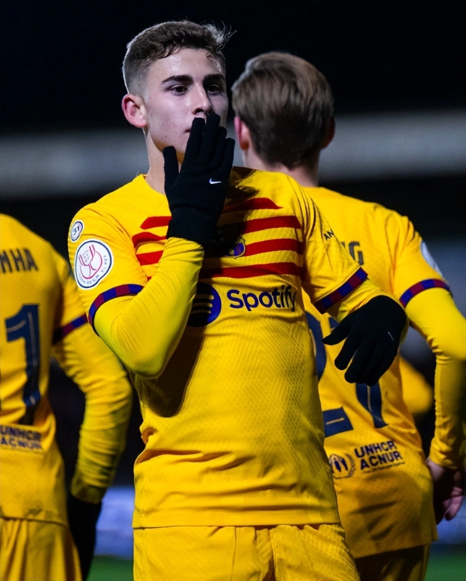 3-2Ͱ˹ջ3ʤ Ǵ Ѷ