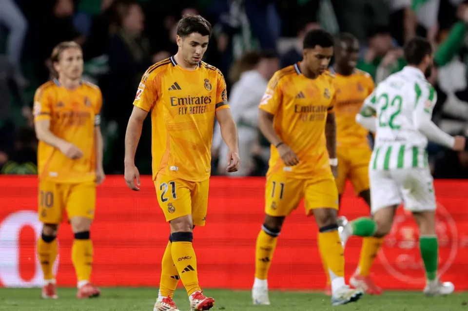 ̳1ҹ̬1-2+51ʤ 1-0Ƕ 3-18ǿ սƽ