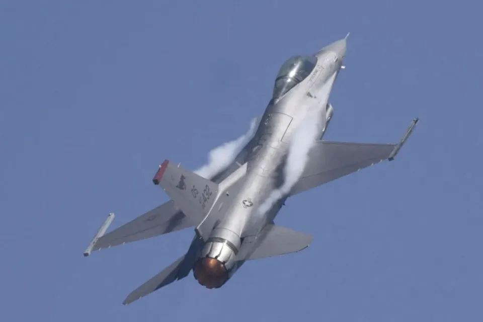 ˹F-16սѲս ͳͳ