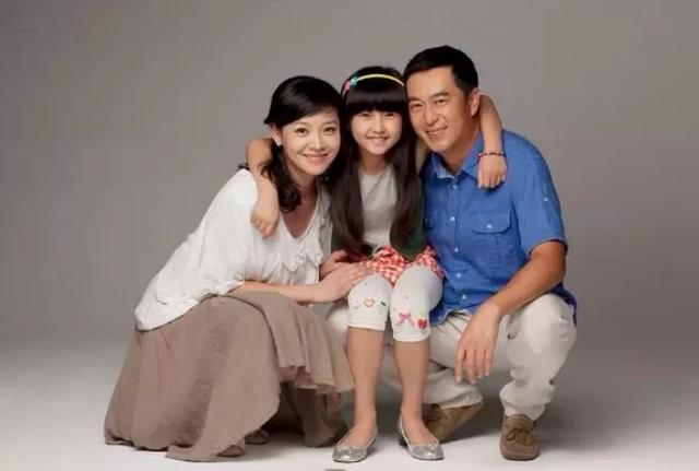 王海燕：24岁成名，35岁与张嘉译因戏生情恩爱17年生一女，超幸福