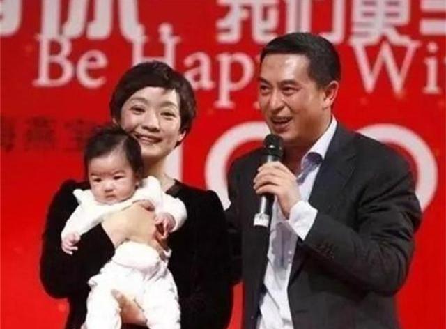 王海燕：24岁成名，35岁与张嘉译因戏生情恩爱17年生一女，超幸福