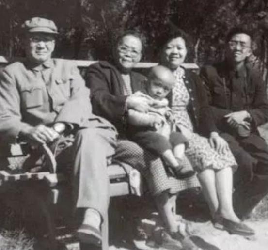 1949֪꣬ǮܶǸֲ6000Ԫ